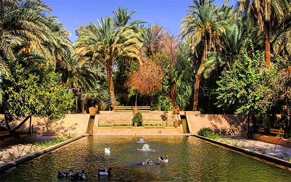 چرا کویر ورزنه به «عروس کویر» شهرت یافته است؟