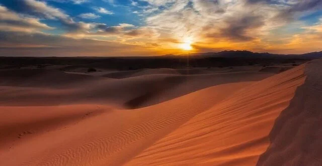 چرا کویر ورزنه به «عروس کویر» شهرت یافته است؟