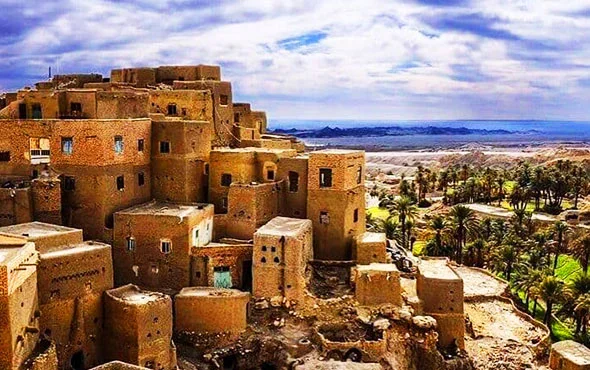 چرا کویر ورزنه به «عروس کویر» شهرت یافته است؟