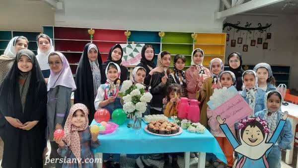 خلاقیت بی‌نظیر معلم خوش‌ذوق برای برگزاری جشن روز دختر در مدرسه پسرانه + ویدیو / لحظاتی پر از شادی که عشق آفرید