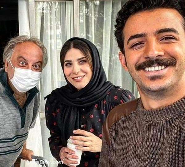 سلفی پرانرژی علی شادمان، سحر دولتشاهی، حدیث میرامینی و سعید چنگیریان/ تصویر جذاب‌ترین اکیپ تئاتر ایران در پشت‌صحنه نمایش «رامسس دوم»