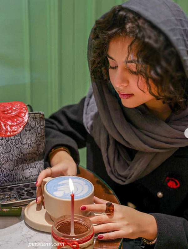 خلاقیت منحصر بفرد ترنم کرمانیان خواهر زاده مجری مشهور در برگزاری یک جشن تولد با کلاس دخترونه / از کیک مینیمال تا استایل خاص تینیجری